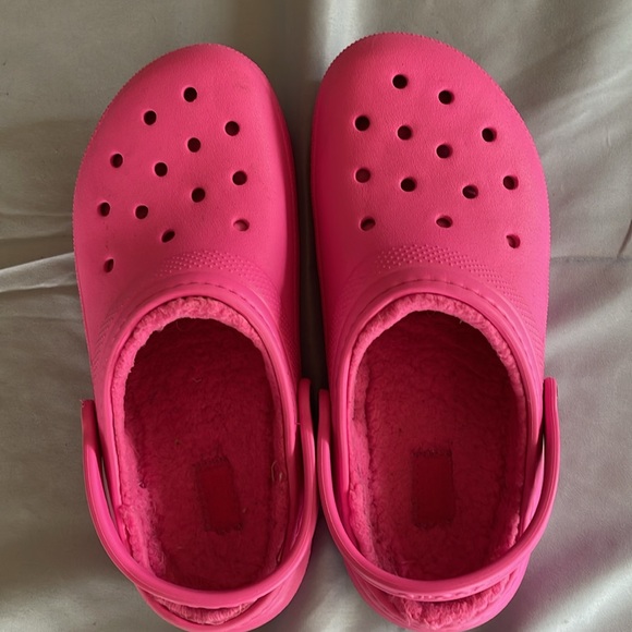Pink Neon Fuzzy Crocs Kids size 5 - Picture 4 of 5